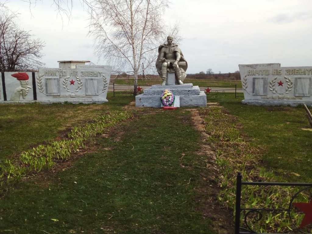 Стела памяти погибшим односельчанам в годы ВОВ.